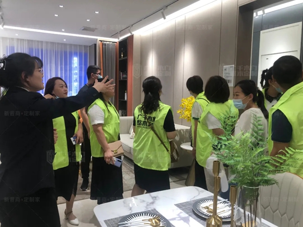 广千木门整木定制|新起点新机遇：“I5理想生活馆”迎首批经销商考察参观