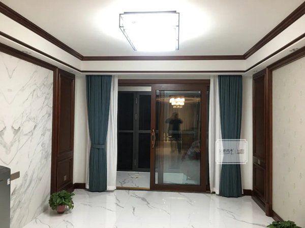 如鱼得水窗帘精品|客厅与阳台连在一起，窗帘怎么安装才好看?