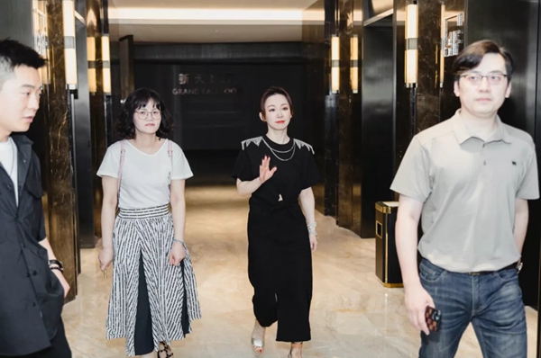 冠军品质|九球天后潘晓婷正式成为阿贝罗尼现代大师品牌形象大使！