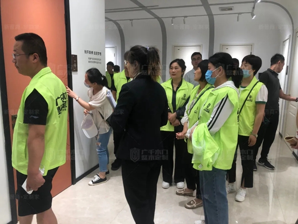 广千木门整木定制|新起点新机遇：“I5理想生活馆”迎首批经销商考察参观