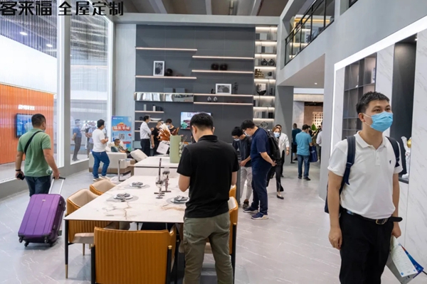 客来福全屋定制全新姿态亮相广州，人气爆棚！