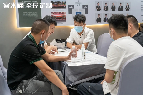 客来福全屋定制实力抢镜，引爆展会新高潮
