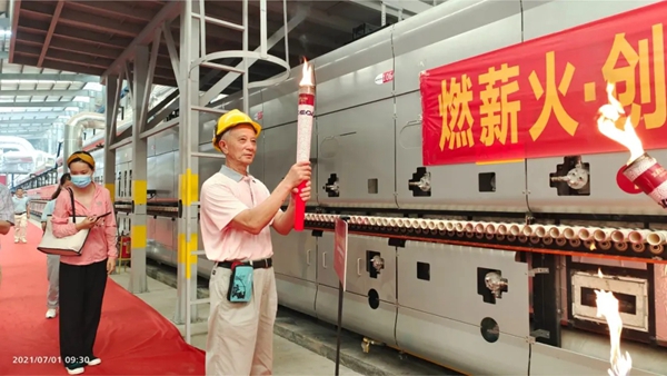 协进陶瓷智能岩板生产线成功点火
