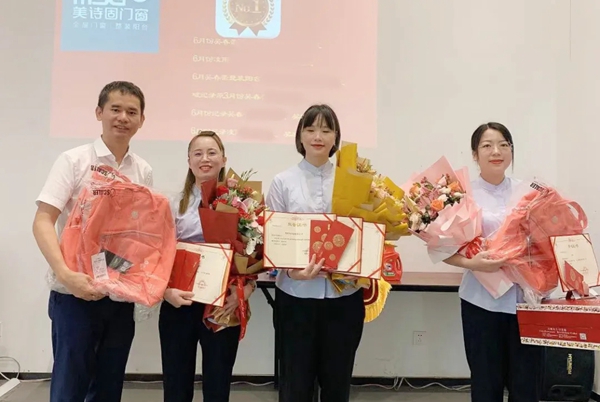 美诗固门窗月度表彰暨讲师受聘仪式召开!