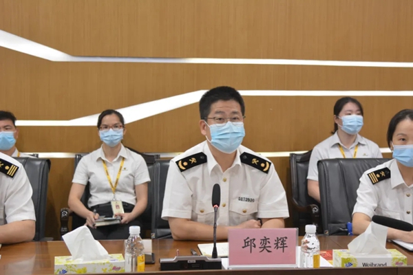 海关AEO政策暨铝型材评议基地建设宣讲会在我司召开并授予华昌集团铝型材评议基地牌匾
