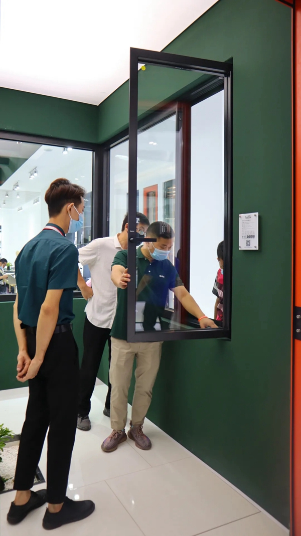 聚焦广州建博会，索哲门窗新征程 · 畅想科技未来