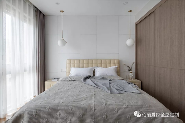 佰丽爱家全屋定制|140平米现代风4室，利用柜体打造极简空间