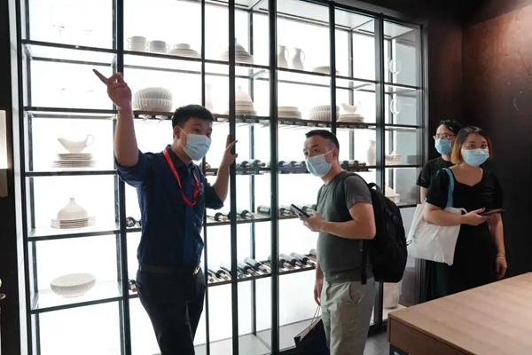 广州建博会首日盛况，玛格全屋定制惊艳亮相，引发强势围观！