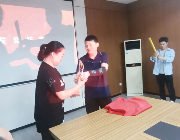 中寓住宅科技举行2021年上半年销售冠军表彰大会~