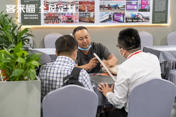 客来福全屋定制实力抢镜，引爆展会新高潮