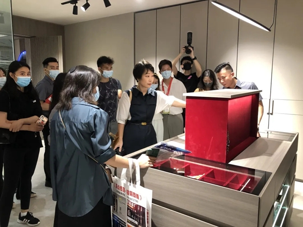 联邦高登全屋定制质感C位，璀璨亮相于广州建博会