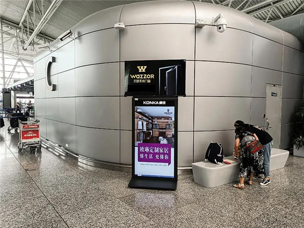 瓦瑟系统门窗全国主流机场、高炮广告密集上线