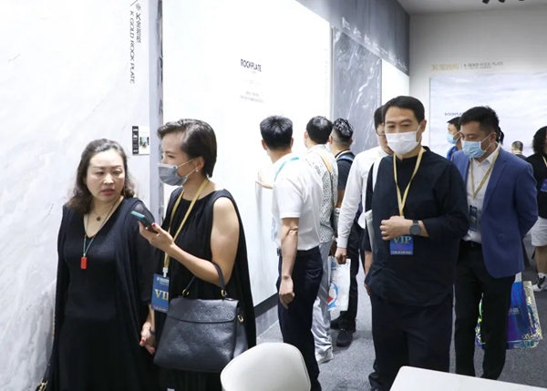潭洲展|金丝玉玛K金星空岩板等新品大受好评