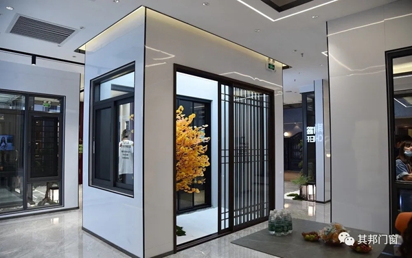 中国建博会（广州）|其邦门窗极简风展馆设计清雅吸睛
