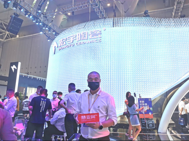 2021年佛山潭洲陶瓷展丨宏宇陶瓷庞振威：重点研发岩板及大规格产品