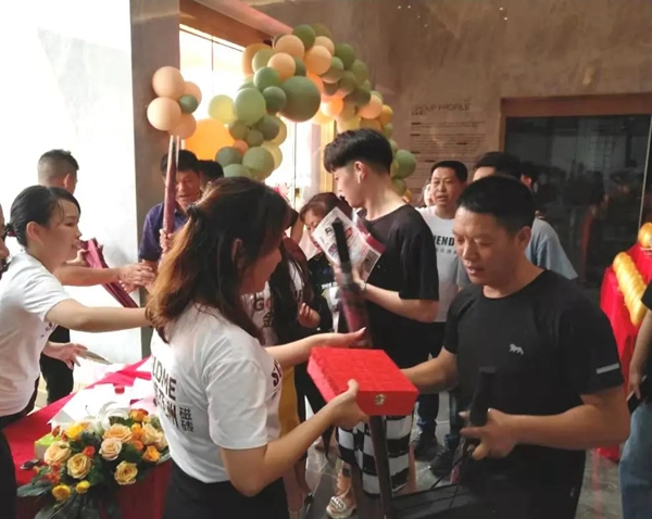 金牌亚洲瓷砖台州新店开业夺下159单