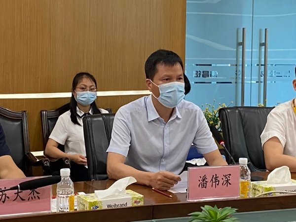 海关AEO政策暨铝型材评议基地建设宣讲会在我司召开并授予华昌集团铝型材评议基地牌匾