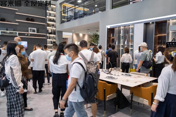 客来福全屋定制全新姿态亮相广州，人气爆棚！