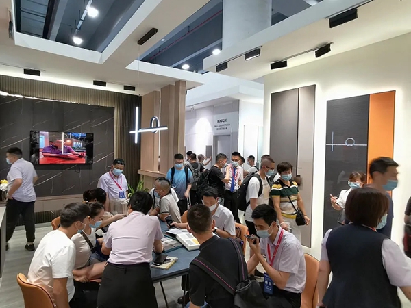 2021中国建博会（广州）｜红棉花板材带你一起耀动超感饰界