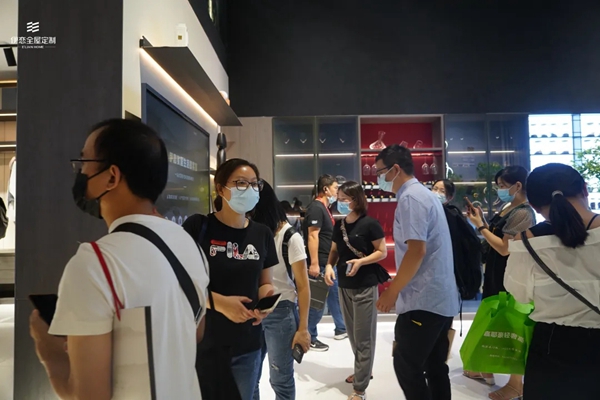 展会|伊恋全屋定制稳坐“流量”担当，下一个财富快车已到来？