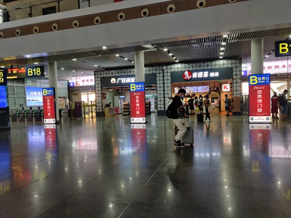 百思博门窗|高铁广告全面上线，强势“霸屏”！