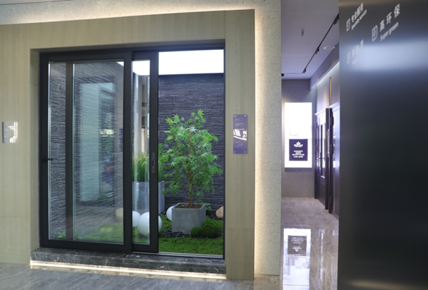 圣堡罗整体门窗入选《全国工商联家具装饰业商会施工专委会会员单位》