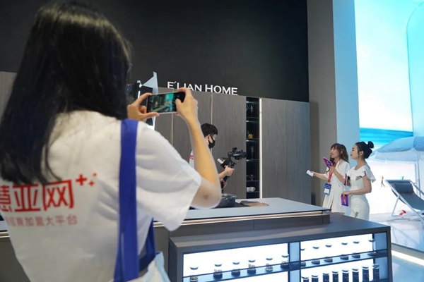 展会|伊恋全屋定制品牌风采闪耀绽放，盛迎全球“追梦者”