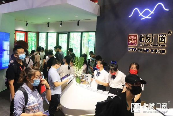 怡发门窗：众媒采访+荣誉+网红打CALL “商”势不可挡