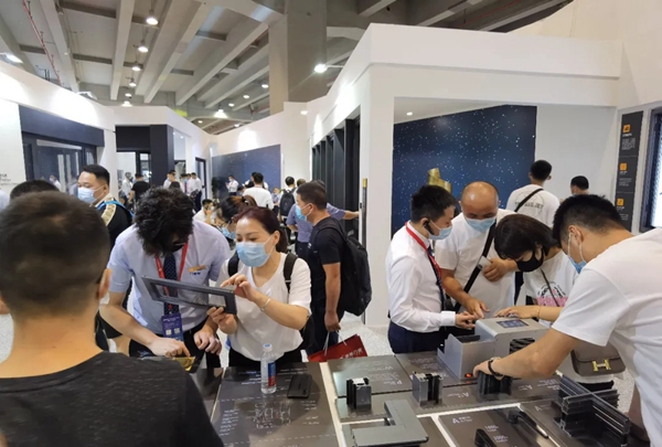 飞宇门窗：超万人排队体验的5G门窗究竟长什么样？