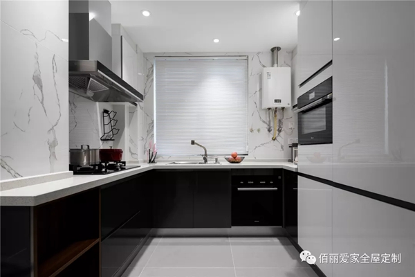 佰丽爱家全屋定制|140平米现代风4室，利用柜体打造极简空间