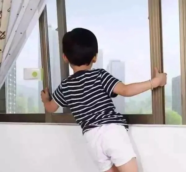文拓国际门窗：狂风、暴雨、熊孩子！居家安全，从检查门窗开始！