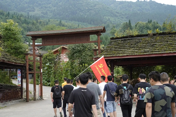 美萨门窗“登高望远 砥砺前行” 户外团建活动圆满结束！