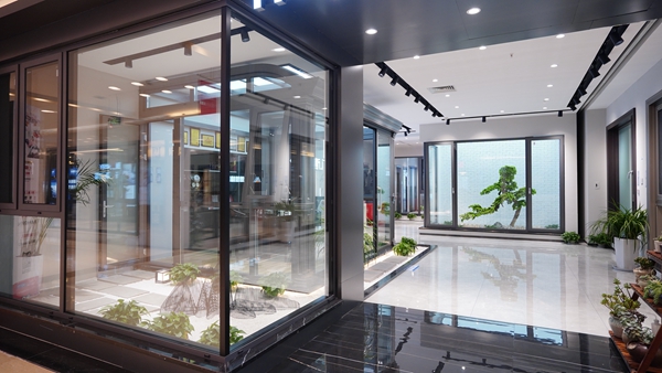 90后女老板创业  连开三家店