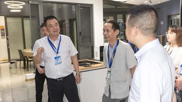 德技优品门窗:中国建筑材料流通协会莅临交流 共促发展 德技优品门窗:中国建筑材料流通协会莅临交流 共促发展