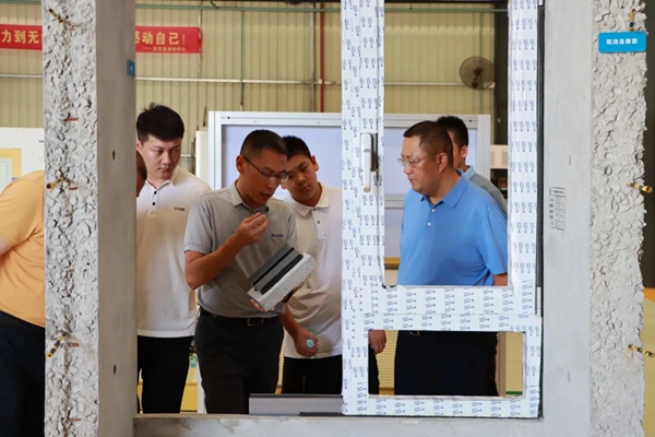 河南金沙集团董事长一行莅临贝克洛系统门窗参观交流