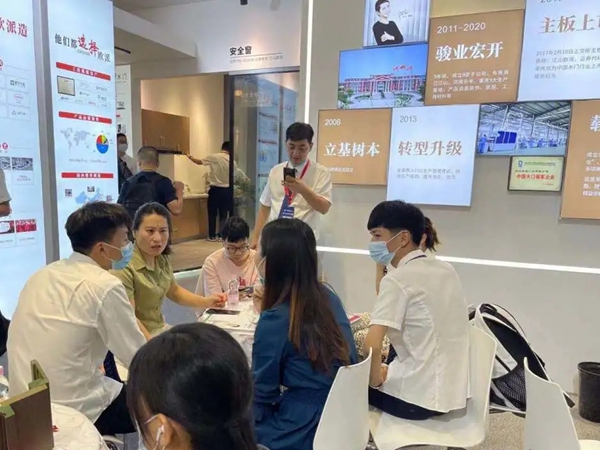 欧派木门实力亮相建博会|赋能健康家居 共谋宏图大业