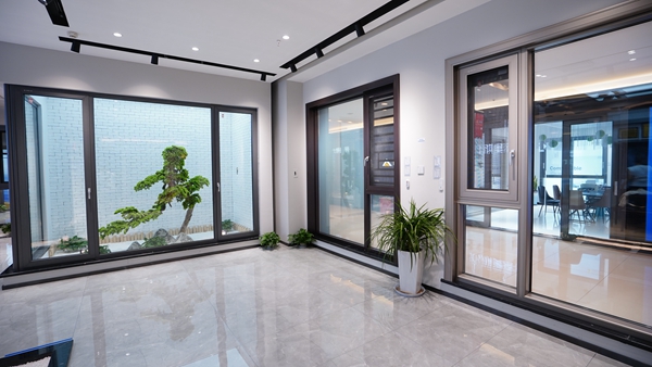 90后女老板创业  连开三家店