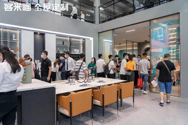 客来福全屋定制实力抢镜，引爆展会新高潮
