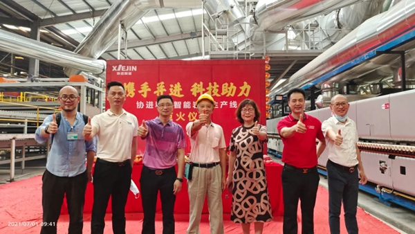 协进陶瓷智能岩板生产线成功点火