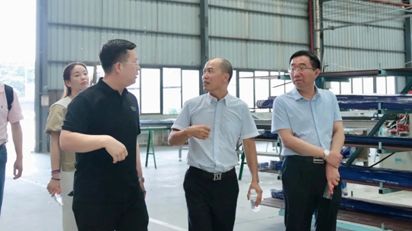 全联房地产商会孟繁军等领导一行莅临轩尼斯门窗参观指导