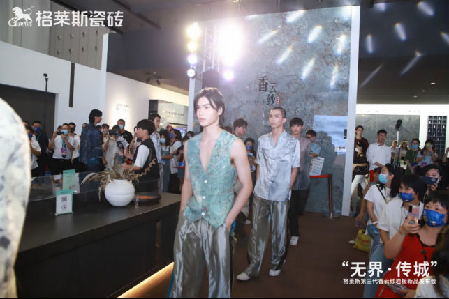 2021年佛山潭洲陶瓷展丨格莱斯瓷砖林晓霞：以香云纱产品为主，做经典质感瓷砖