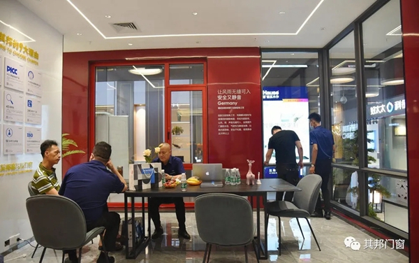 中国建博会（广州）|其邦门窗极简风展馆设计清雅吸睛