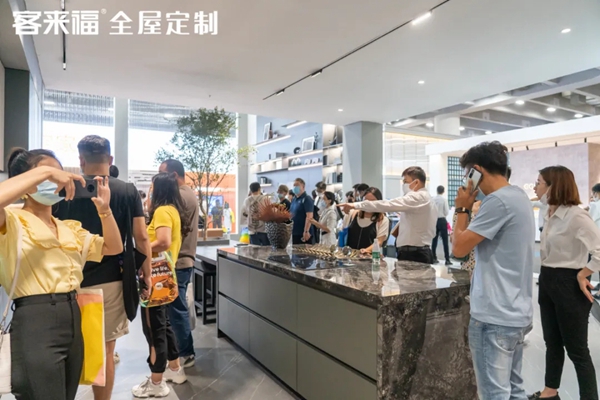 客来福全屋定制实力抢镜，引爆展会新高潮