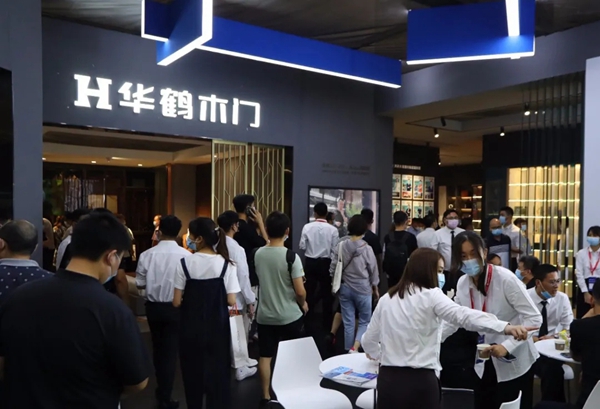 千亿大势乘风来！华鹤木门携大师国潮原创新品惊艳建博会