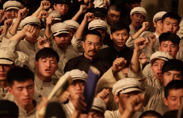 领绣墙布|心中有党不忘初心，公司组织开展红色观影活动