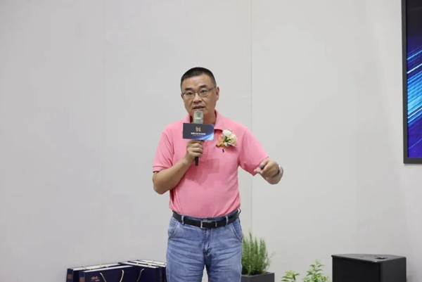 广州建博会首日盛况，玛格全屋定制惊艳亮相，引发强势围观！