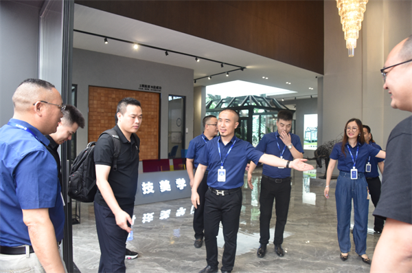 尚益达门窗：红星美凯龙集团领导莅临公司参观指导
