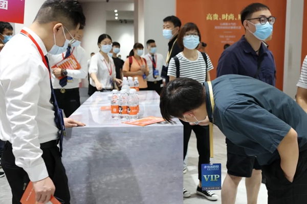 潭洲展|金丝玉玛K金星空岩板等新品大受好评