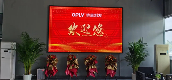 全国各地经销商们莅临澳普利发全系统门窗实地参观