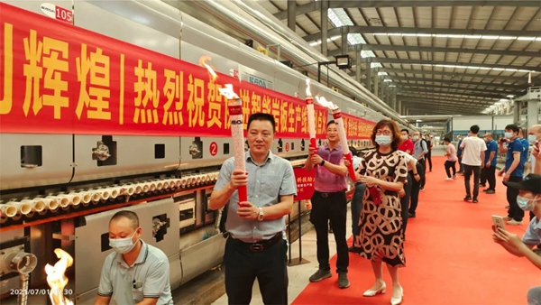 协进陶瓷智能岩板生产线成功点火
